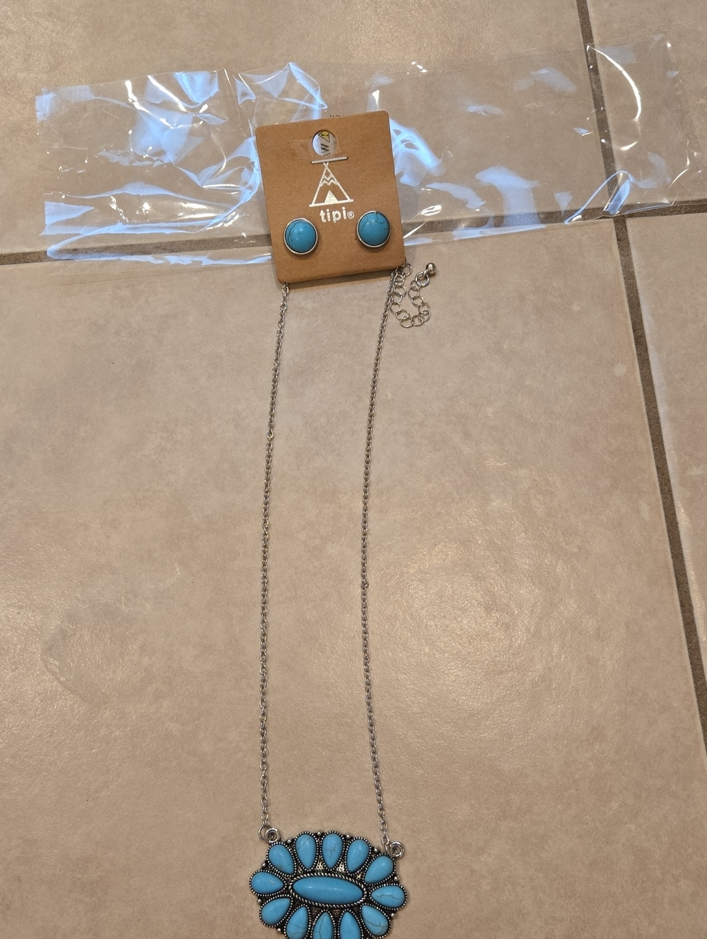 Tipi Turquoise Floral Teardrop Pendant Necklace And Matching Earrings